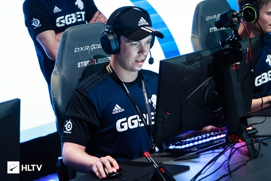 AG.AL战队勇夺电竞世界杯王者荣耀项目冠军